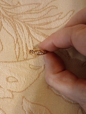 Elegant Gold Filigree Women's Band Ring